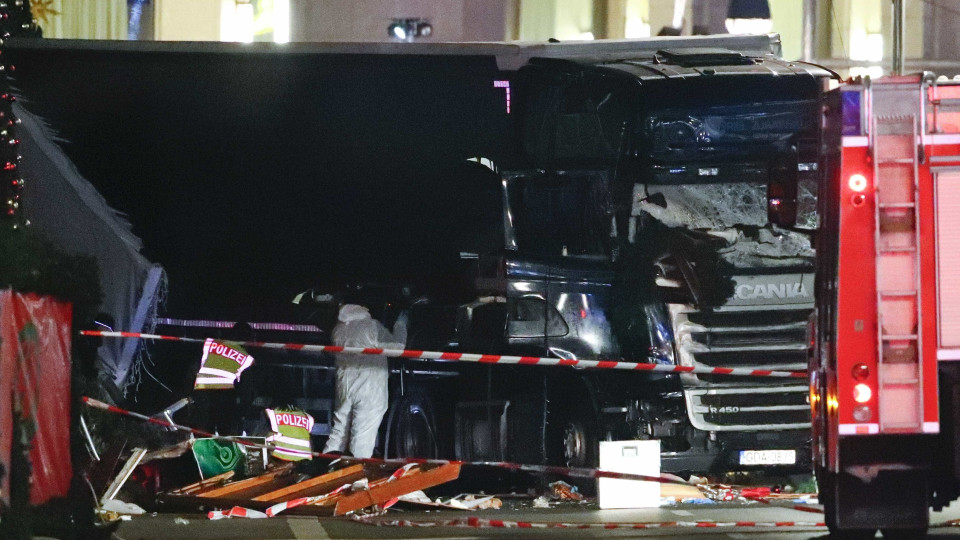 Motorista do camião usado no ataque morreu com tiro na cabeça