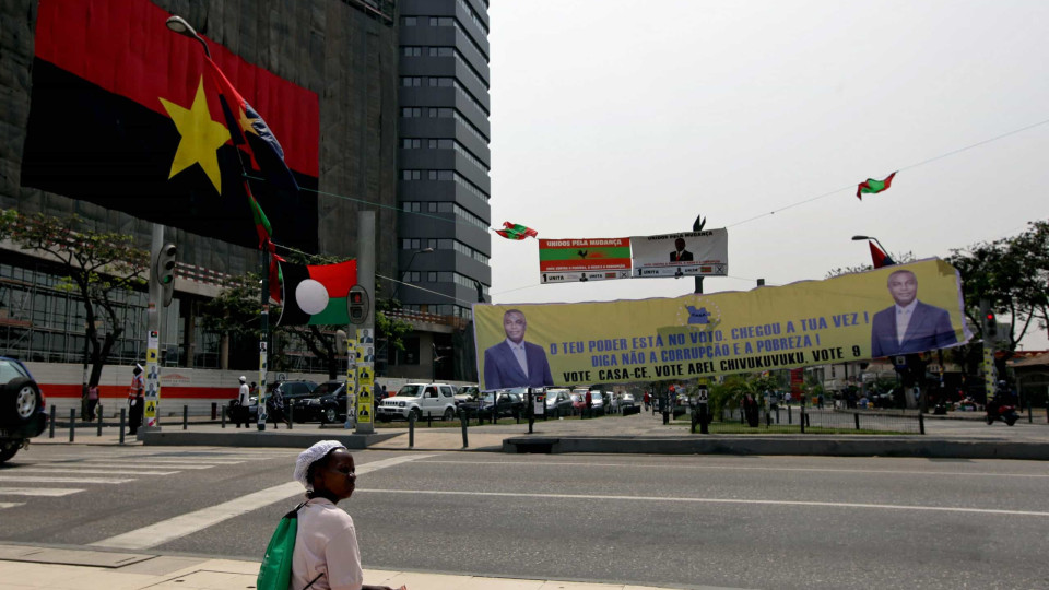 Diplomacia angolana para acordo que adia eleições na RDCongo