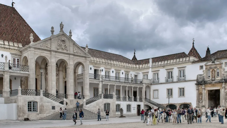 Alunos de Coimbra solidários com alunos da Nova que denunciaram ameaças