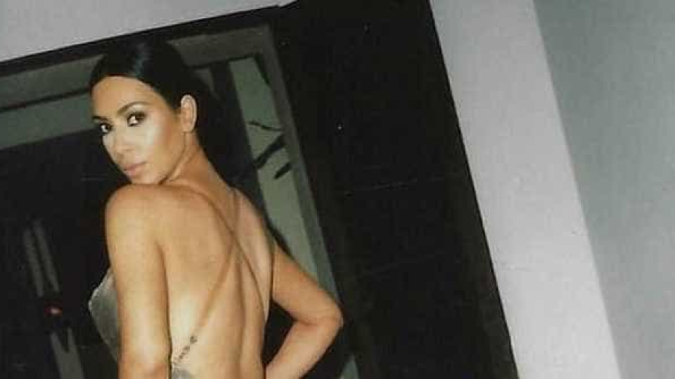 Kim Kardashian ignora críticas de fãs e publica mais fotos provocantes