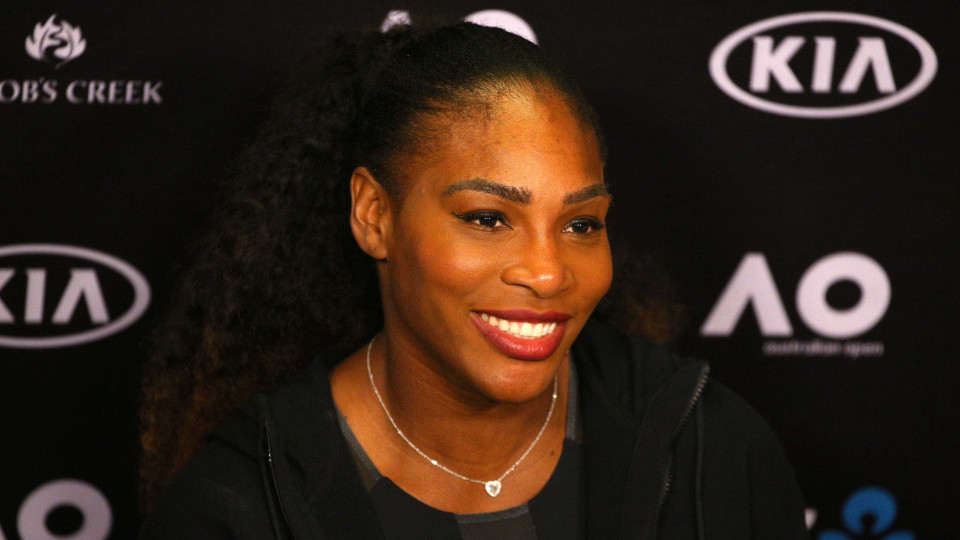 Grávida, Serena Williams posa em fato de banho