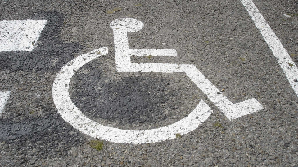 Estacionar em lugares de deficiente vai dar multa (ainda) mais pesada