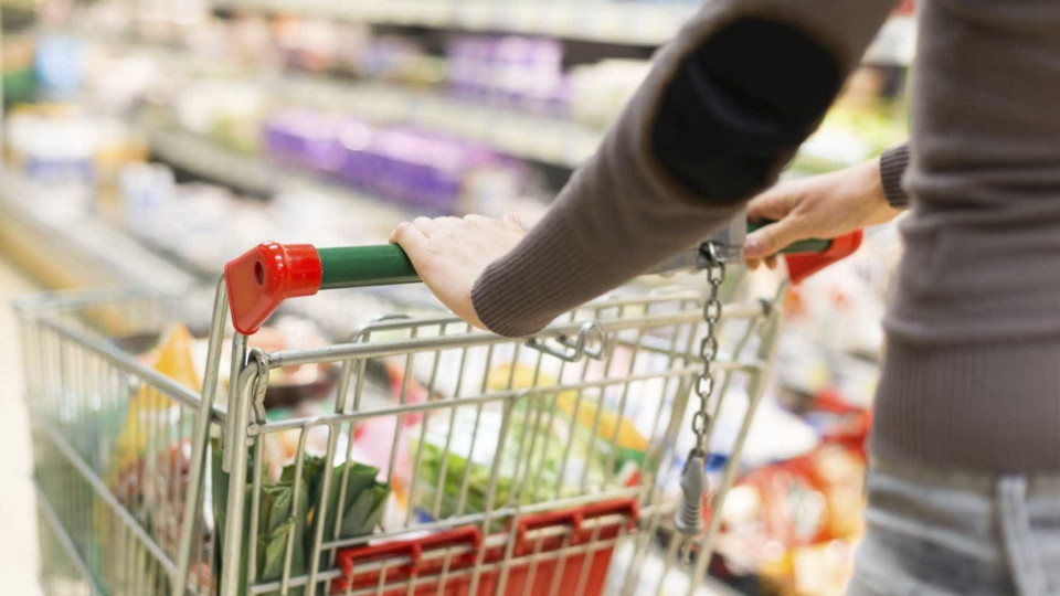 Os carrinhos de supermercado podem ter mais bactérias do que imagina