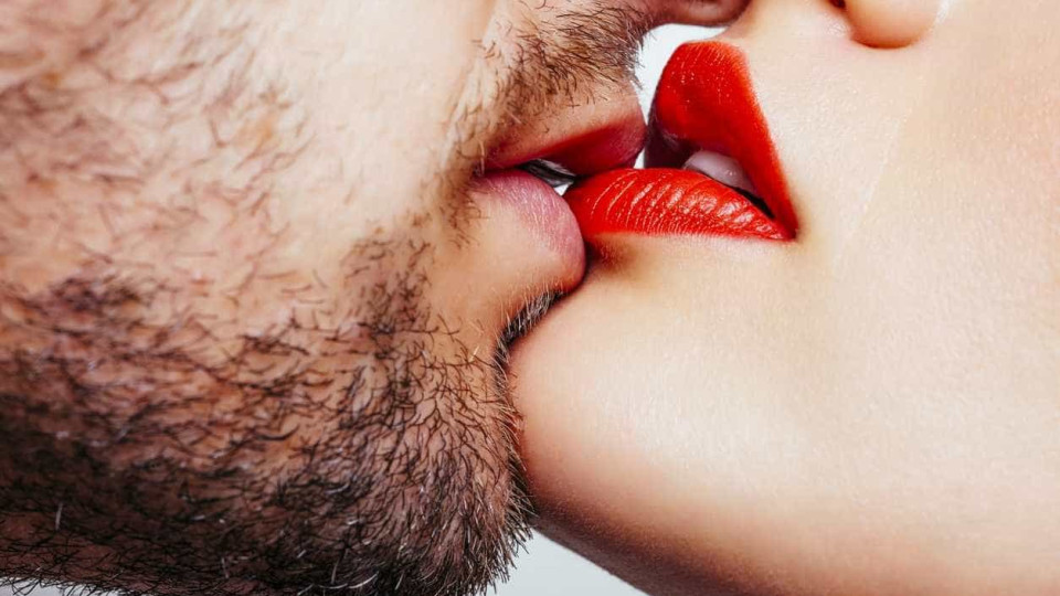 Nove erros que comete quando beija