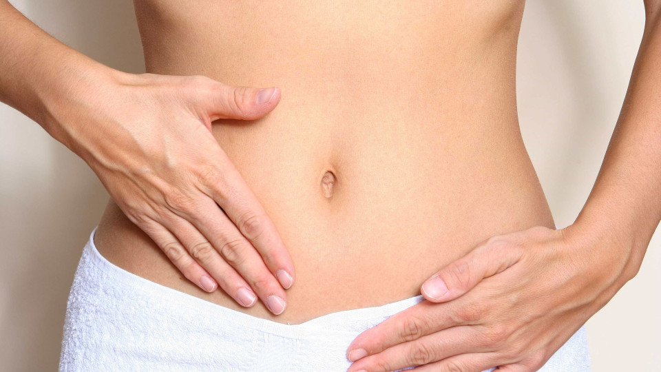 Sinais de que o inchaço abdominal pode ser algo mais