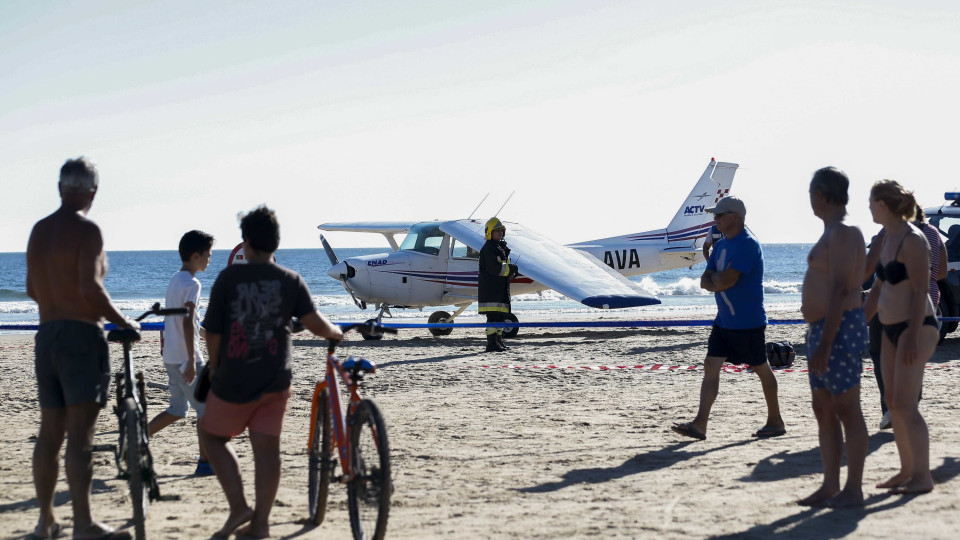 Vídeo captou momentos antes da aterragem da avioneta na Caparica