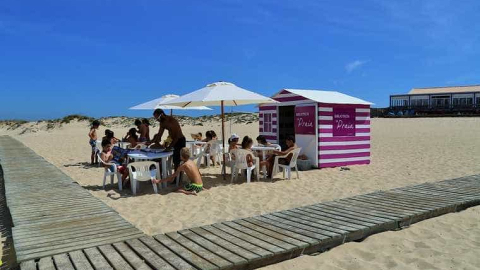 Ler é grátis: Praias de Melides e Carvalhal com biblioteca à beira-mar