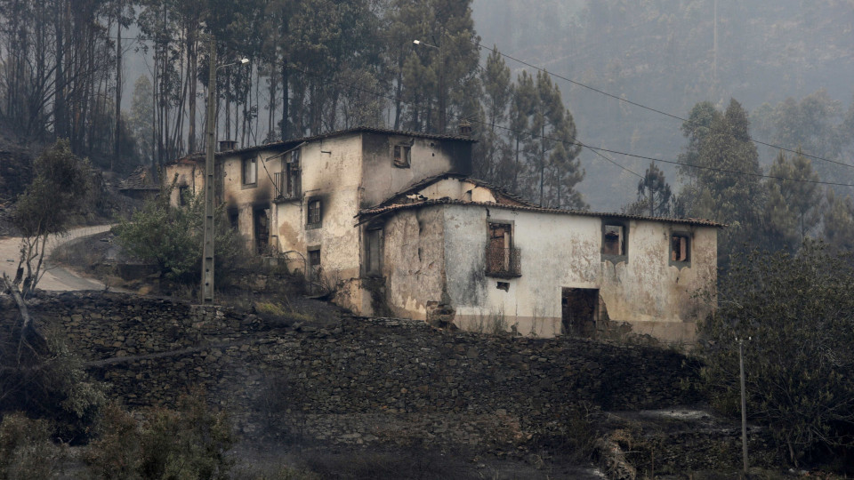 Já foram recuperadas quatro casas atingidas pelo fogo em Pedrógão Grande