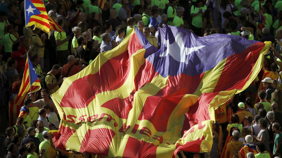 Separatistas catalães lançam campanha pelo "sim" no referendo