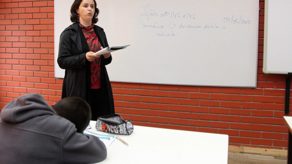 Professores vão ter concurso extraordinário para corrigir colocações