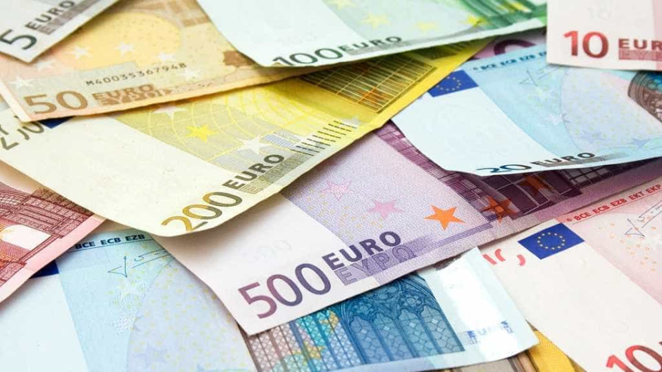 Euro recua e dólar sobe impulsionado pela Fed