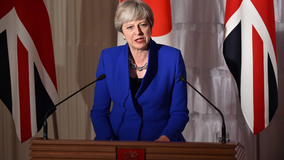 Theresa May manifesta "apoio indefetível" à oposição venezuelana