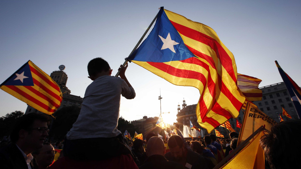 Catalunha: Separatistas vão para a rua para pedir a independência