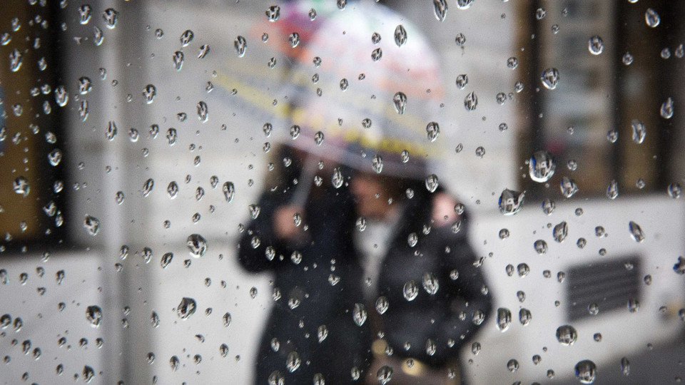 Enfim, está aí a chuva. Há seis distritos sob aviso amarelo