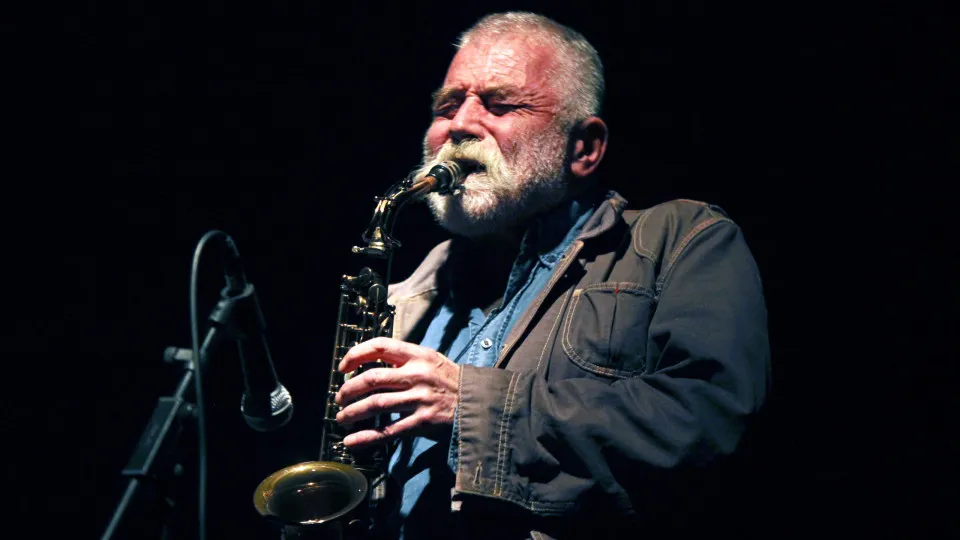 Músico alemão pioneiro do free jazz Peter Brötzmann morre aos 82 anos