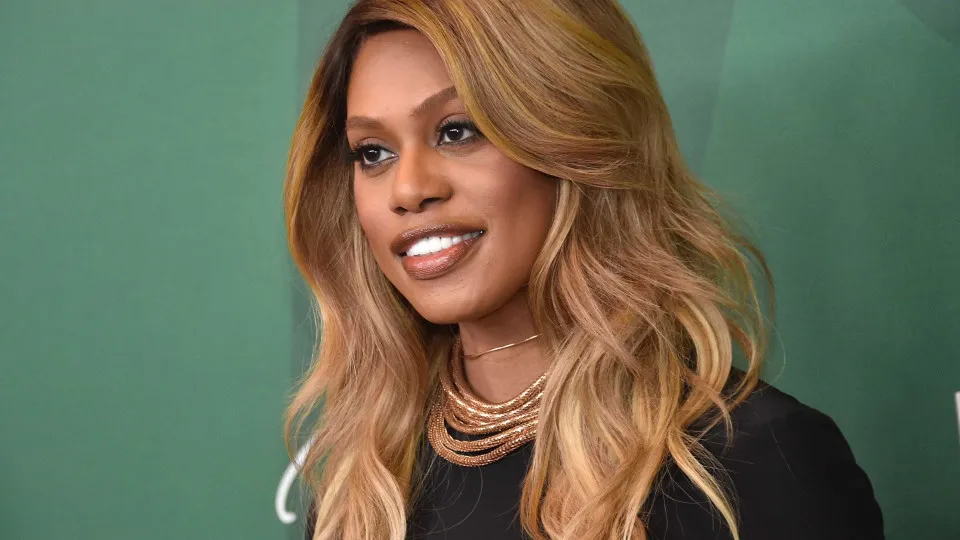 Laverne Cox: A primeira mulher transexual na capa da Cosmopolitan