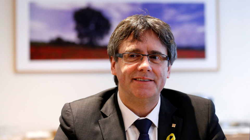 Puigdemont desistiu? "Acabou. Sacrificaram-nos", afirmou numa mensagem