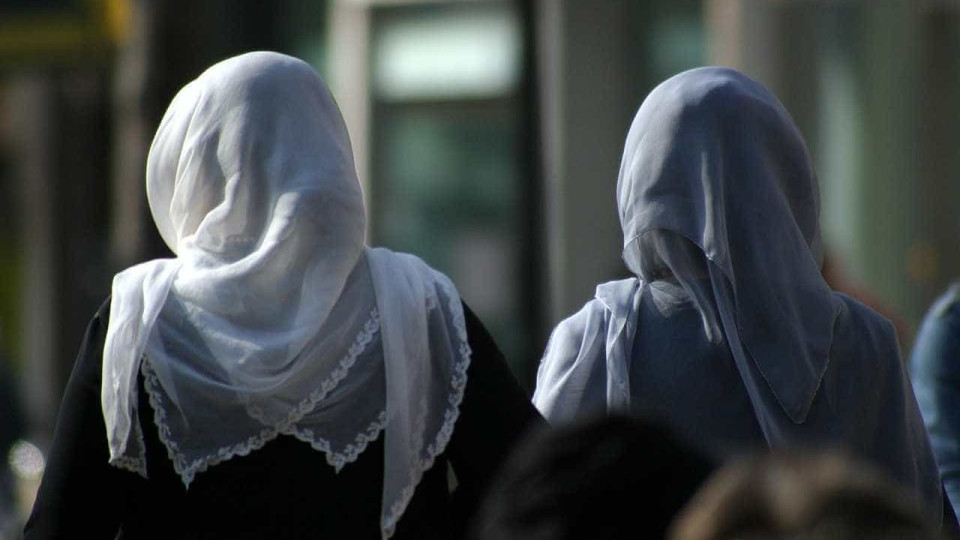 EUA condenam prisão de 29 iranianas que recusaram o véu islâmico