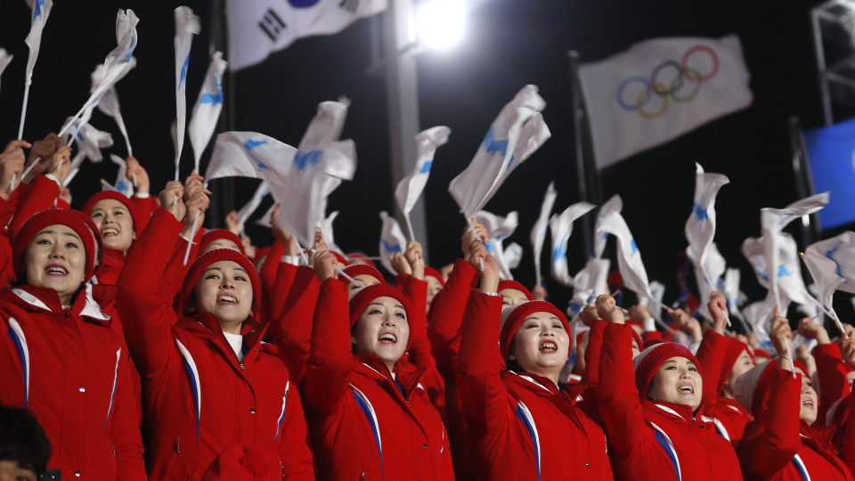 Duas Coreias a agarrar o mesmo stick. Pode o desporto ainda salvar a paz?