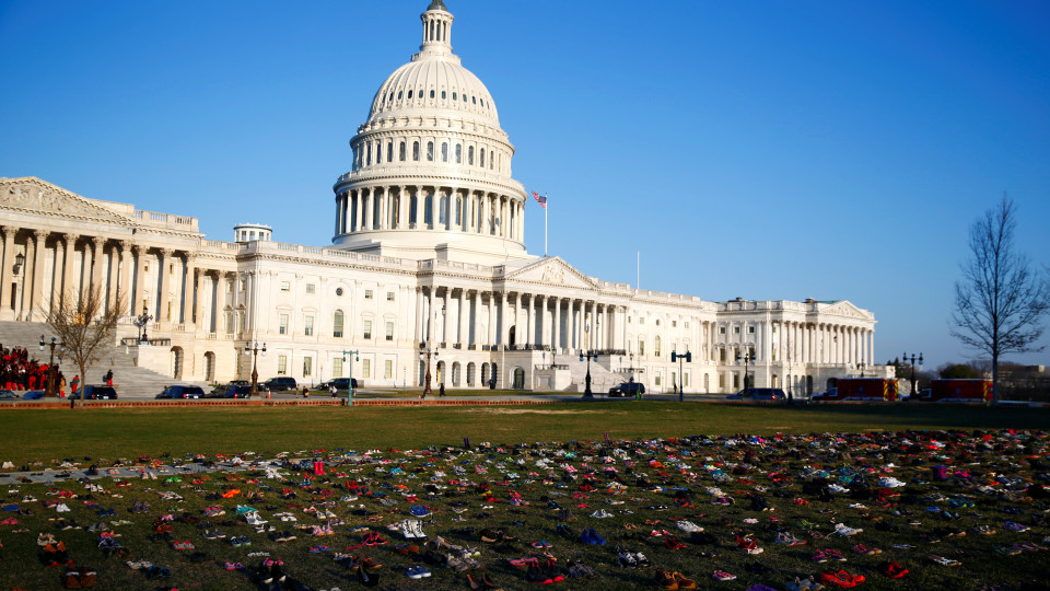 Em Washington, sete mil sapatos 'abandonados' lembraram vítimas de armas