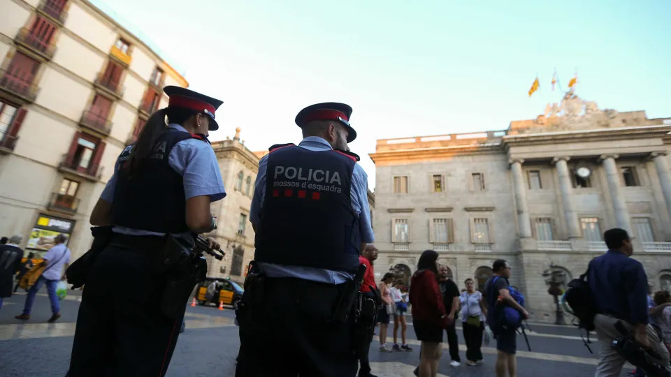 Catalunha: Detidos 12 ativistas que impediam entrada no Tribunal Superior