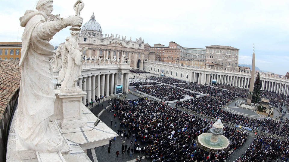 Chefe do departamento de comunicação do Vaticano demite-se