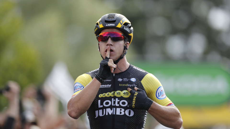 Groenewegen vence sétima etapa do Tour, van Avermaet segura amarela