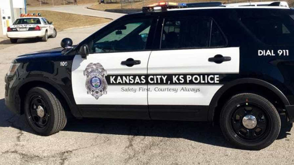 Três polícias baleadas no Kansas em tiroteio. Suspeito barricado