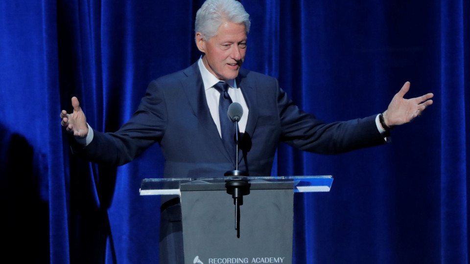 Prostitutas interrompem discurso de Clinton em conferência sobre sida
