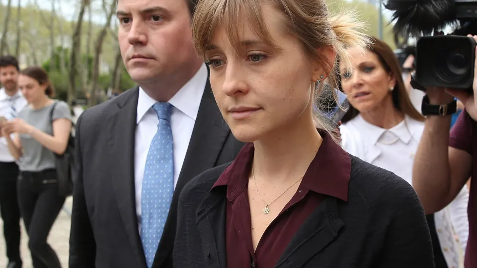 Revelados pormenores chocantes da seita de que Allison Mack fazia parte