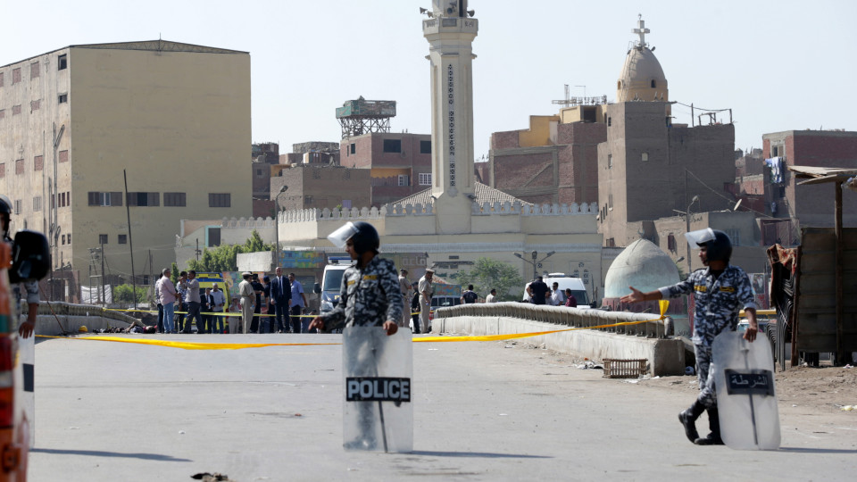 Forças de segurança impedem atentado em igreja no Cairo