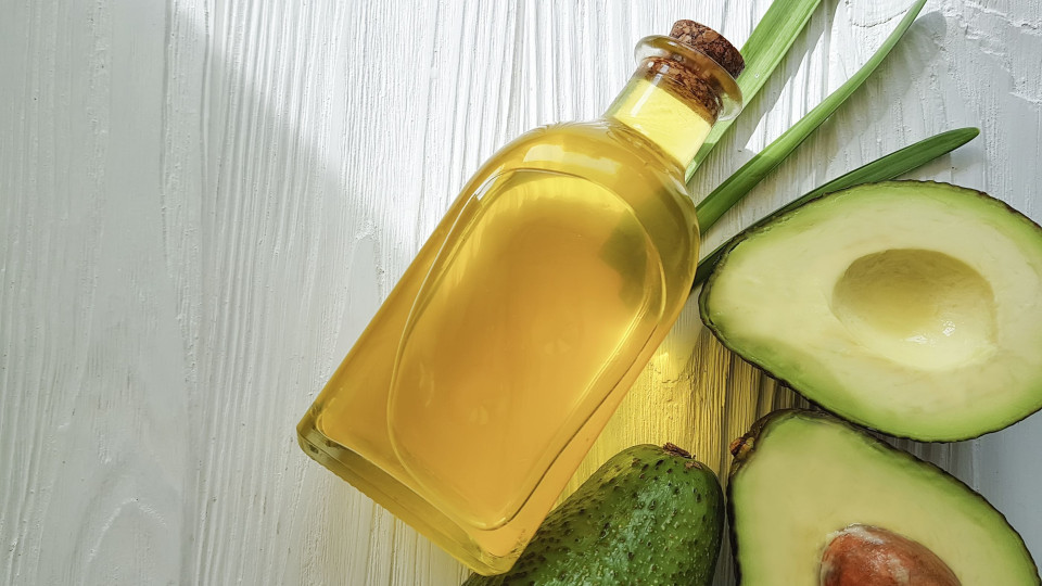 Há três motivos por que deve começar já a usar óleo de abacate na pele
