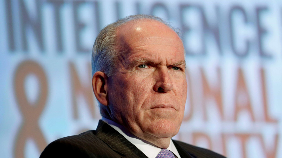 Ex-diretor da CIA John Brennan admite recorrer à Justiça contra Trump