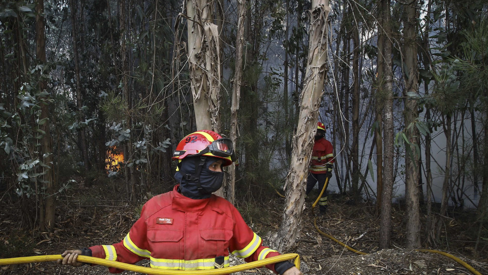 Proteção Civil: Alerta vermelho de incêndio prolongado até quarta-feira