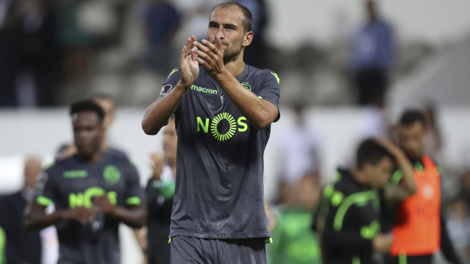 Bas Dost deverá recuperar a tempo do dérbi