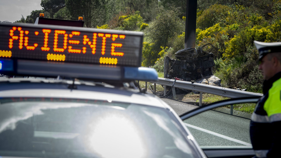 Santarém: Despiste na A1 condiciona trânsito. Há um bebé ferido