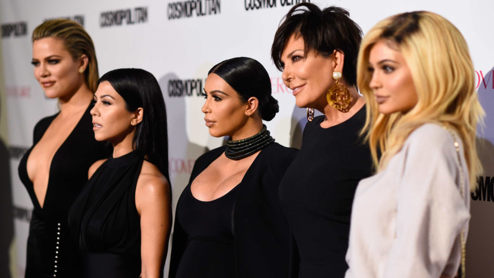 Quem é a mais interessante das irmãs Kardashian? Kim responde