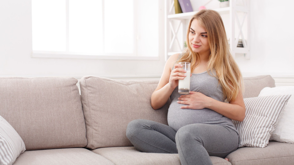 Beber leite durante a gravidez: Sim ou não?