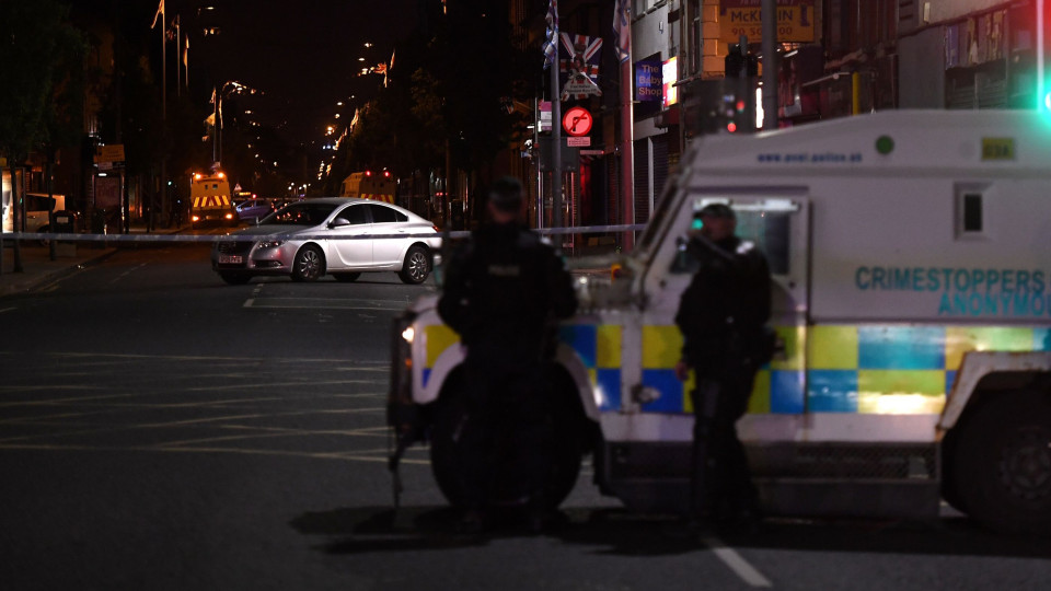 Homem assassinado em Belfast à porta de escola