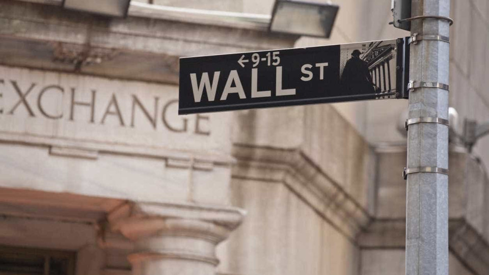 Bolsa de Nova Iorque segue em queda acentuada no início da sessão