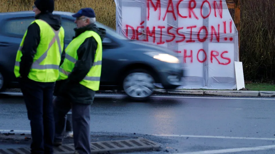 Coletes amarelos voltam hoje às ruas. Paris preparou medidas preventivas