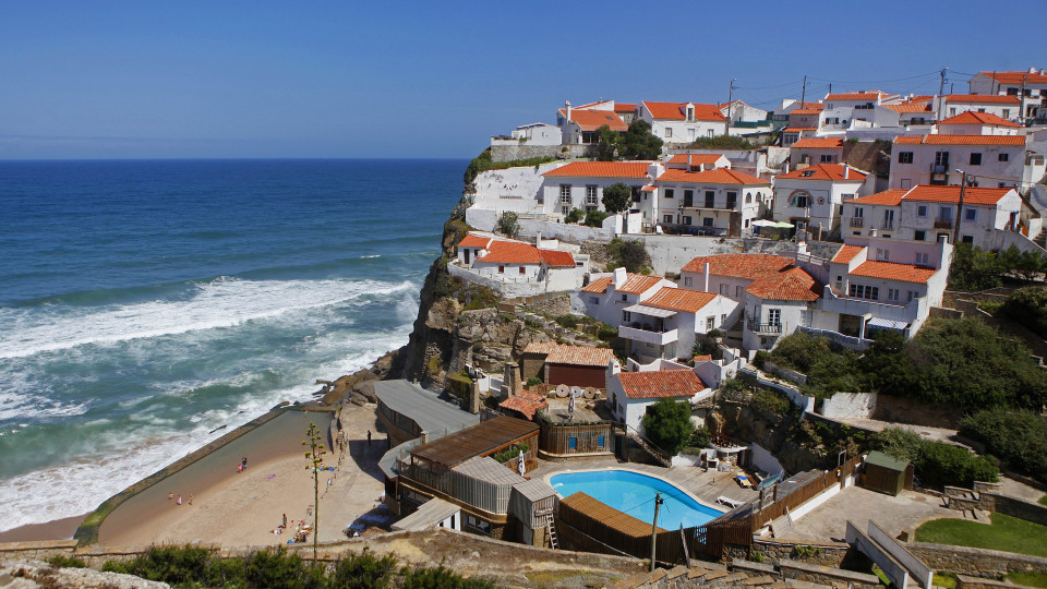 Limitado acesso automóvel a miradouro das Azenhas do Mar