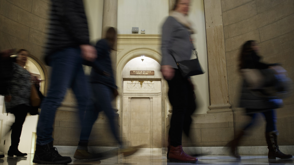 Congressistas tentam resolver paralisação do governo fora da Casa Branca