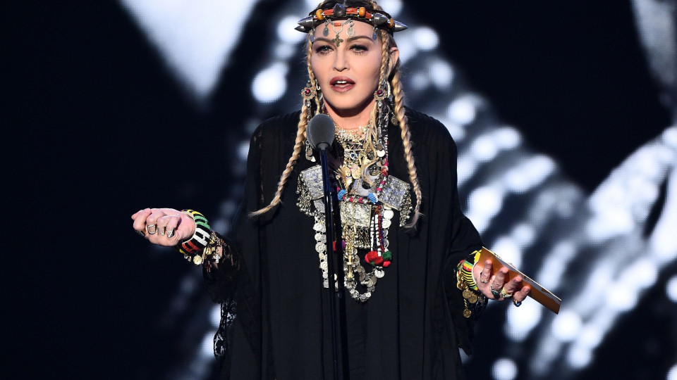 Madonna pode ter confirmado rumor de que colocou silicone no rabiosque
