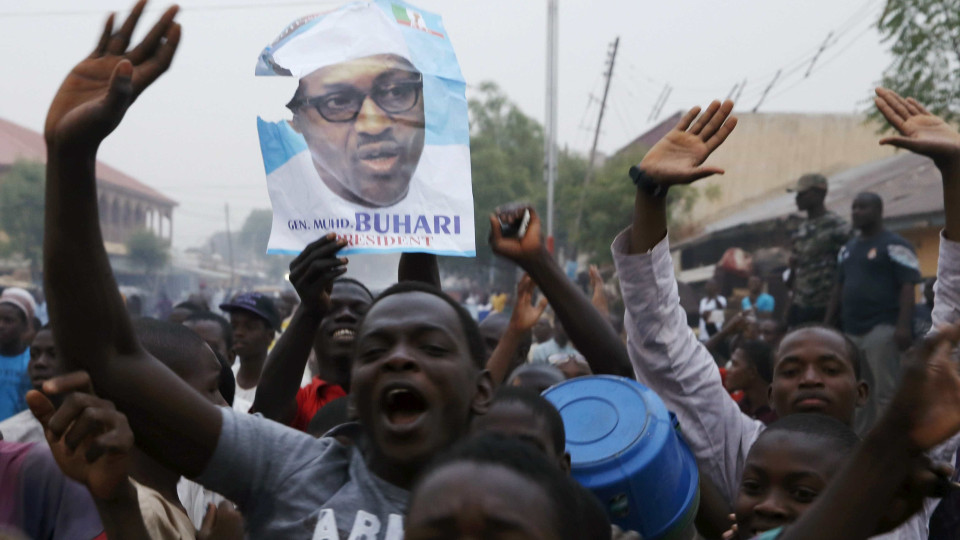 14 mortos em tumulto à saída de comício do Presidente da Nigéria