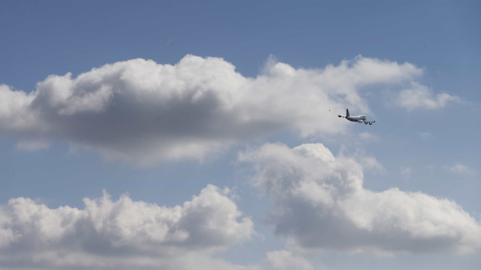 Companhia aérea britânica Flybmi declara falência e cancela todos os voos