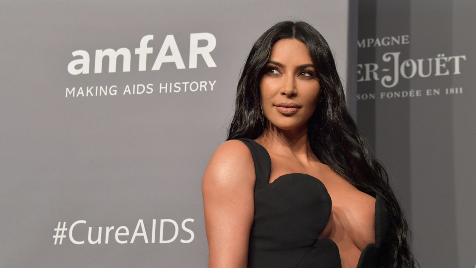 O decote 'explosivo' de Kim Kardashian que não deixou ninguém indiferente