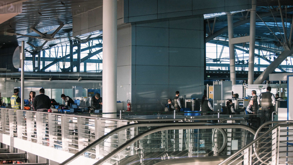 Detido no aeroporto do Porto homem com seis munições na bagagem de porão