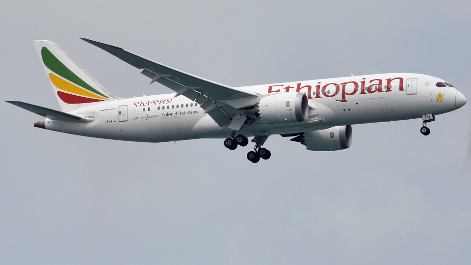 Voo da Ethiopian Airlines cai com 157 pessoas a bordo