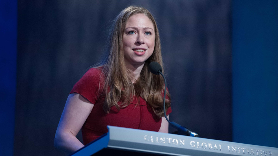 Nova Zelândia: Chelsea Clinton confrontada com críticas durante vigília